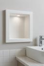 Nicho de Embutir com LED Mármore Sintético Branco 30x50x10cm Elegância e Funcionalidade