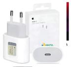 O adaptador de energia USBC de 20W oferece recarga rápida e eficiente. É ideal para usar em casa, no trabalho ou onde você estiver. Ele é compatível