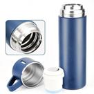 O Kit Garrafa Térmica Inox 500ml Com 3 Xícaras Camping Viagem é composto por uma garrafa térmica 500ml em inox com tampa com capacidade para 100 ml qu