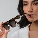 Óculos de Sol Feminino Kallblack Oncinha Dourado Elegante Óculos de Sol Feminino Kallblack Oncinha Dourado Elegante