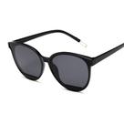 Óculos De Sol Feminino Moda Vintage Retrô Lançamento + Case