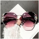 Óculos de Sol Feminino UV400 Lente Gradiente Detalhes Strass