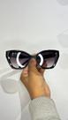 Óculos Feminino Preto em acetato com lentes preta degrade.