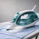 Oster Ferro de Passar a Vapor Verde e Rosa com Base Antiaderente 25 Saídas de Vapor Spray e Jato Extra 1400W Compacto e Eficiente Filtro Anticalcário