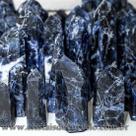 Pacote de 1 kg de Pontas de Sodalita Azul Natural Lapidadas em Formato de Gerador Médio para Atacado