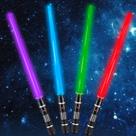 Pacote de 4 Light up Sabre LESUTER TOYS com 4 cores para crianças e adultos Pacote de 4 Light up Sabre LESUTER TOYS com 4 cores para crianças e adultos