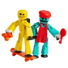 Pacote Zing Stikbot Chef and Lifestyle Dual Action inclui 2 Stikbots e muitos acessórios legais em embalagens ecológicas (pacote B azul e amarelo)