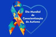 Painel de Lona Dia Mundial de Conscientização do Autismo Laço e Frase Fundo Azul Painel de Lona Dia Mundial de Conscientização do Autismo Laço e Frase Fundo Azul