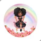 Painel de Lona Redondo Princesa Beleza Negra Arco Íris e Flores Painel de Lona Redondo Princesa Beleza Negra Arco Íris e Flores