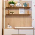 Painel Tomi menor com 2 prateleiras carvalho - Quater Painel Tomi menor com 2 prateleiras carvalho - Quater