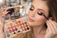 Paleta de Sombras Beia Aju Amor Anjo 40 Cores Glitter, Tons Pastéis, Neutros e Cores Intensas para Dia e Noite com Pincel Profissional