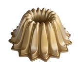 Panela Bundt Nordic Ware Lotus Gold com capacidade de 1,2 L