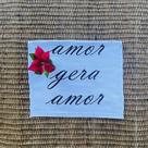 Pano de Prato Algodão Premium - Frase em Silk: Amor Gera Amor Pano de Prato Algodão Premium - Frase em Silk: Amor Gera Amor
