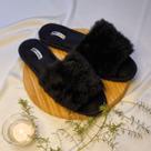 Pantufa de Pelúcia Preta Punto giallo Pantufa de Pelúcia Preta Punto giallo