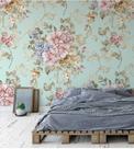 Papel de parede flores rosas e roxa com fundo verde marinho