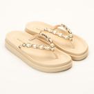 Papete Flat de Dedo com Detalhe de Corrente e Pedrarias - Rafitthy - Off White e Dourado Papete Flat de Dedo com Detalhe de Corrente e Pedrarias - Rafitthy - Off White e Dourado