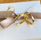 Par De Aliança reta Casamento Noivado Banhada Ouro 18k Chanfrada Fina 2mm + Solitário Par De Aliança reta Casamento Noivado Banhada Ouro 18k Chanfrada Fina 2mm + Solitário