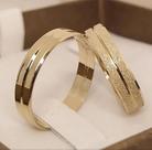 Par de alianças casamento de ouro 18k Legítimo 4mm 4 gramas + anel solitário