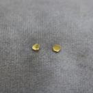 Par de brincos hive em ouro 18k