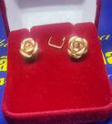 Par de Brincos Modelo Rosa Peso 1.80 Grama 13 mm Ouro 18 Kilates Duas Cores Par de Brincos Modelo Rosa Peso 1.80 Grama 13 mm Ouro 18 Kilates Duas Cores