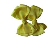 Parzinho de laço cruzado com gravata amarelo tamanho M no bico de pato
