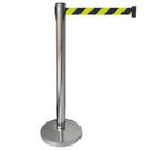 Pedestal Separador Organizador de Fluxo Cromado Com Fita Retrátil Zebrada para Logística e Estoque