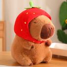 Pelúcia Capivara com Touca de Morango 30 cm