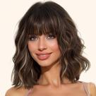 Peruca AISI HAIR Sintética Curly Bob com franja marrom natural