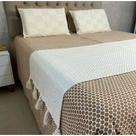 Peseira para cama casal queen king com pompom