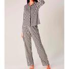 Pijama Longo Feminino Estampado Com Botões Branco e Preto Hering