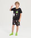 Pijama Verão Menino Preto Camiseta com Bolso e Bermuda Astronauta no Espaço