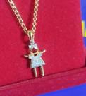 Pingente Boneca 23 mm Ouro 18 Kilates Branco e Amarelo Peso 2.40 Gramas