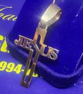 Pingente Cruz Jesus Religião Vazado Ouro 18 Kilates Peso 3.05 Gramas 28.1 mm Maciço Pingente Cruz Jesus Religião Vazado Ouro 18 Kilates Peso 3.05 Gramas 28.1 mm Maciço