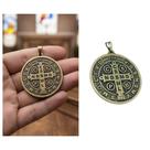 Pingente Medalha de São Bento Metal Dourado Grande 5 cm
