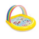 Piscina com Jatos e Toldo Arco Iris