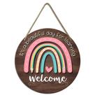 Placa de boas-vindas de arco-íris de madeira com decoração de porta suspensa