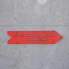 Placa de Estacionamento Parking - Sentido Direito - Aço - Vermelho