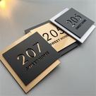 Placa de identificação personalizada em acrílico 3D oco em ouro preto