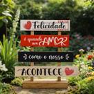 Placa de mesa com a frase Felicidade é quando um amor Placa de mesa com a frase Felicidade é quando um amor