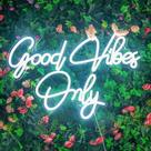 Placa de néon HancraStore Good Vibes Only 55x36cm Cool White LED Placa de néon HancraStore Good Vibes Only 55x36cm Cool White LED