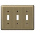 Placa de parede Amerelle Devon Triple Toggle em latão escovado