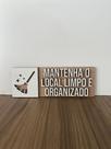 Placa de sinalização Mantenha o Local Limpo e Organizado em mdf Placa de sinalização Mantenha o Local Limpo e Organizado em mdf