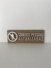 Placa de sinalização Somente Pessoas Autorizadas em mdf Placa de sinalização Somente Pessoas Autorizadas em mdf