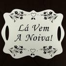 Placa Lá vem a Noiva para Entrada De Igreja Casamento Placa Lá vem a Noiva para Entrada De Igreja Casamento