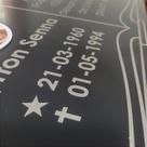 Placa Lápide para Túmulo em ACM 55x30cm com Gravação para Três Nomes