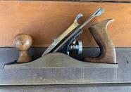 Plaina Manual de Aço Profissional Cabo De Madeira Número 4 - Lotus