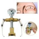 Podologia com Corretor de Metal para Unha Encravada Tratamento de Pedicure em Casa Podologia com Corretor de Metal para Unha Encravada Tratamento de Pedicure em Casa