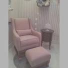 Poltrona Amamentação Aquila Balanço Retrô com puff Base Madeira Veludo Rosa Poltrona Amamentação Aquila Balanço Retrô com puff Base Madeira Veludo Rosa