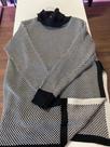 Poncho preto/branco gola alta