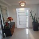 Porta de PVC Pivotante 216x130cm Miraggio Tecplus100 Brimak Abertura Esquerda